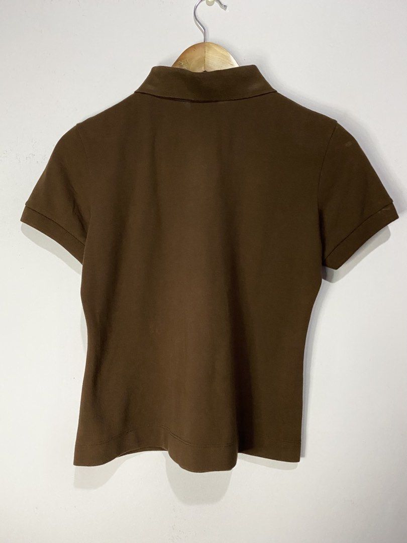 POLOSHIRT (Category: Others Tops) located in Jaen. Submitted by oshimamark58418 (Listing ID 1467522003, Image 3). Description: - Brand: Lacoste - Color: Brown - Size: M (Tag 40, approx. 18x21 inches) - Material: 100% Cotton - Condition: Great pre-loved condition - Features: Classic collar with buttons, iconic embroidered crocodile logo on chest - Perfect for smart casual or everyday wear.