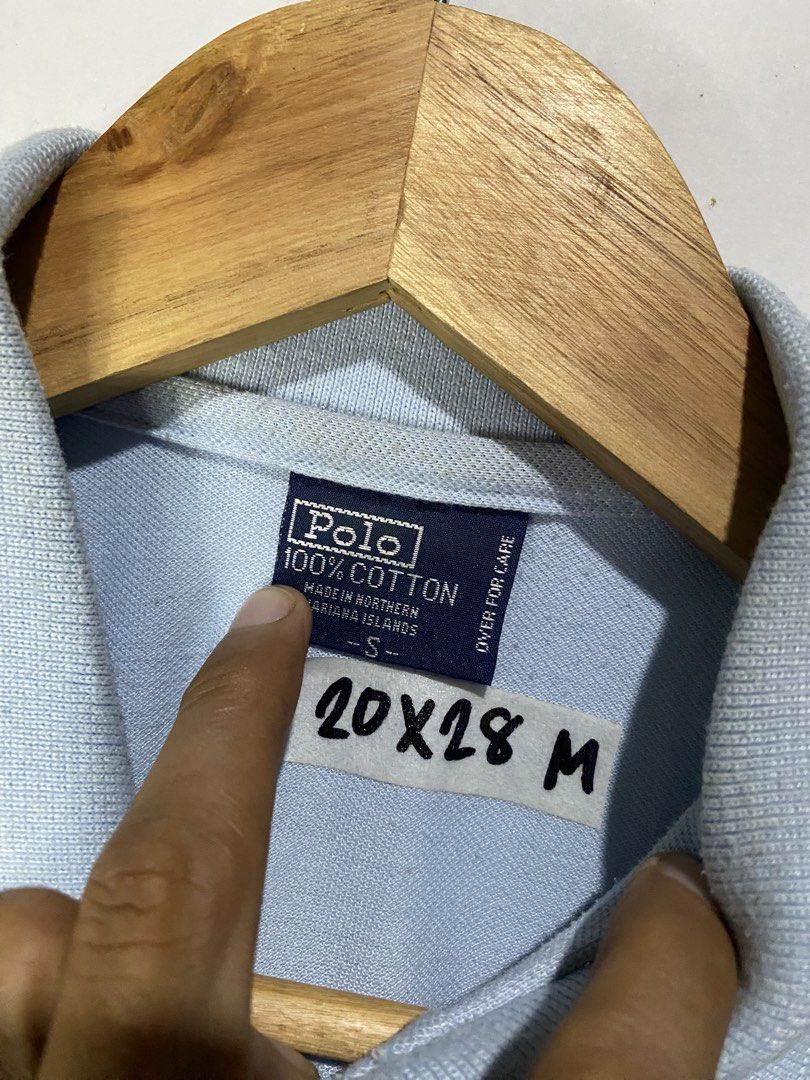 POLOSHIRT (Category: Tshirts & Polo Shirts ) located in Jaen. Submitted by oshimamark58418 (Listing ID 1467522585, Image 3). Description: - Brand: Polo Ralph Lauren - Color: Light Blue with dark blue pony logo - Material: 100% Cotton, comfortable and breathable - Size: Tagged as S, measured 20x28 inches (fits like Medium) - Condition: 7/10 pre-loved condition - Features: Classic collar, 2-button placket, short sleeves.