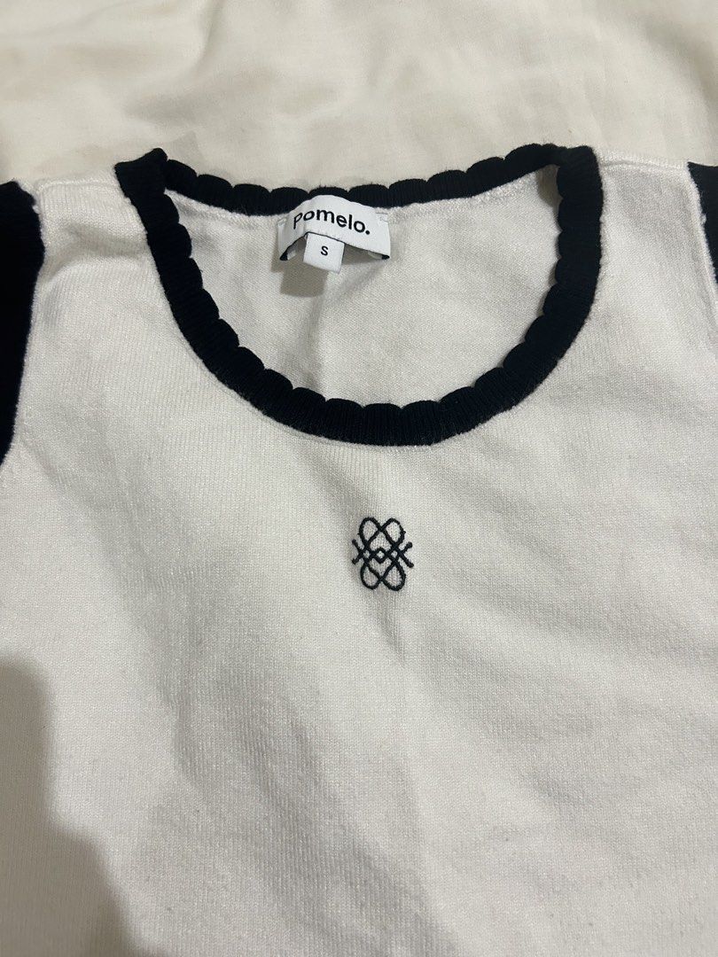 Pomelo Embroidered Logo Knit Top in White (Category: Sleeveless) located in Cavite. Submitted by lj.collection (Listing ID 1467407993, Image 3). Description: ✦ Best fits XS-S ✦ Got for ₱1,500 in Pomelo, Glorietta ✦ Worn twice only! ✦ Original piece, slightly negotiable.