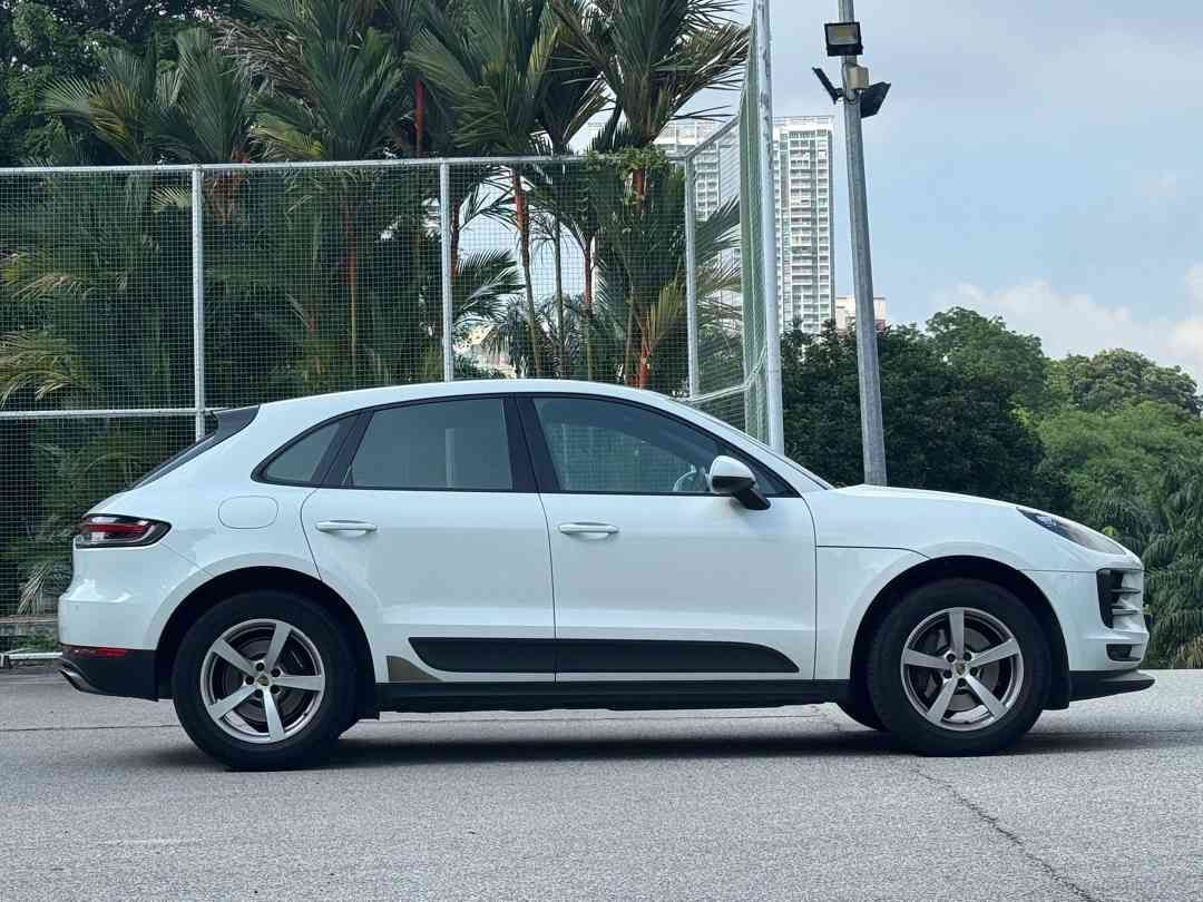 Porsche Macan PDK 2.0 (A) (Category: Used Cars) located in Singapore. Submitted by signaturemotors (Listing ID 1451549780, Image 3). Description: Showroom: 237 ALEXANDRA ROAD 237 Alexandra Road #02-04 Singapore 159929 1 Owner! Full Agent Maintained! Still Under Agent Warranty Till Oct 2027! Cheapest In The Market! Achievable Fuel Consumption 13.9Km/L. Come With 14-Way Comfort Seat With Memory Package. PCM Navigation. Bluetooth. Front and Rear Par