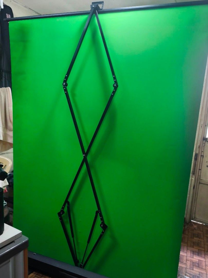 Portable Collapsible Green Screen (Category: Everything Else Others) located in Pasig City. Submitted by heidedieh (Listing ID 1467602279, Image 2). Description: 200mm -78.7 inches width 145 mm -57 inches portable, X-frame design.