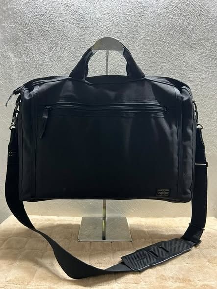 PORTER BRIEF CASE 2WAY BAG (Category: Laptop Bags & Sleeves) located in Caloocan City. Submitted by j3ngsanity (Listing ID 1467470347, Image 1). Description: ISSUE : MIN SLICE SA LOOB MALIIT LANG / MAIN ISSUE YUNG SA LIKOD MALAKENG SLICE SA LINING.