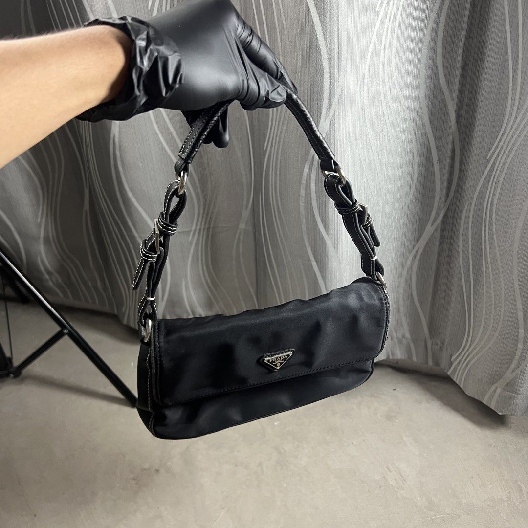 Prada shoulder bag (Category: Luxury Bags & Wallets) located in Tandag. Submitted by archive.dept (Listing ID 1467496625, Image 1). Description: Scratches.