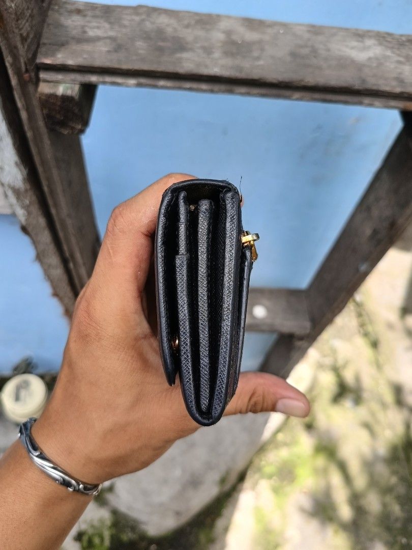 Prada wallet (Category: Wallets & Card holders) located in Manila. Submitted by alwaysgoodzthrift (Listing ID 1467416621, Image 3). Description: Prada wallet no major flaws authentic .