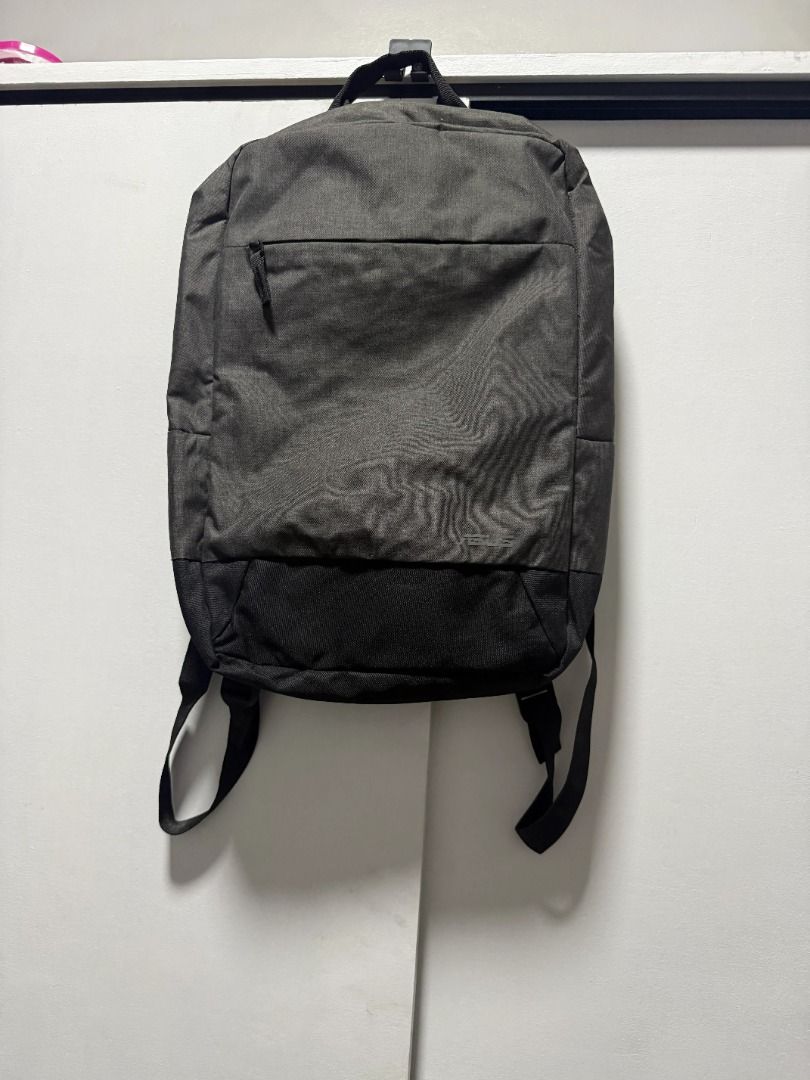 [Pre-loved] ASUS Laptop Backpack (Category: Backpacks) located in Bacoor. Submitted by chupsss24 (Listing ID 1467564836, Image 2). Description: 16" Laptop Bag Good as new, No Flaws.