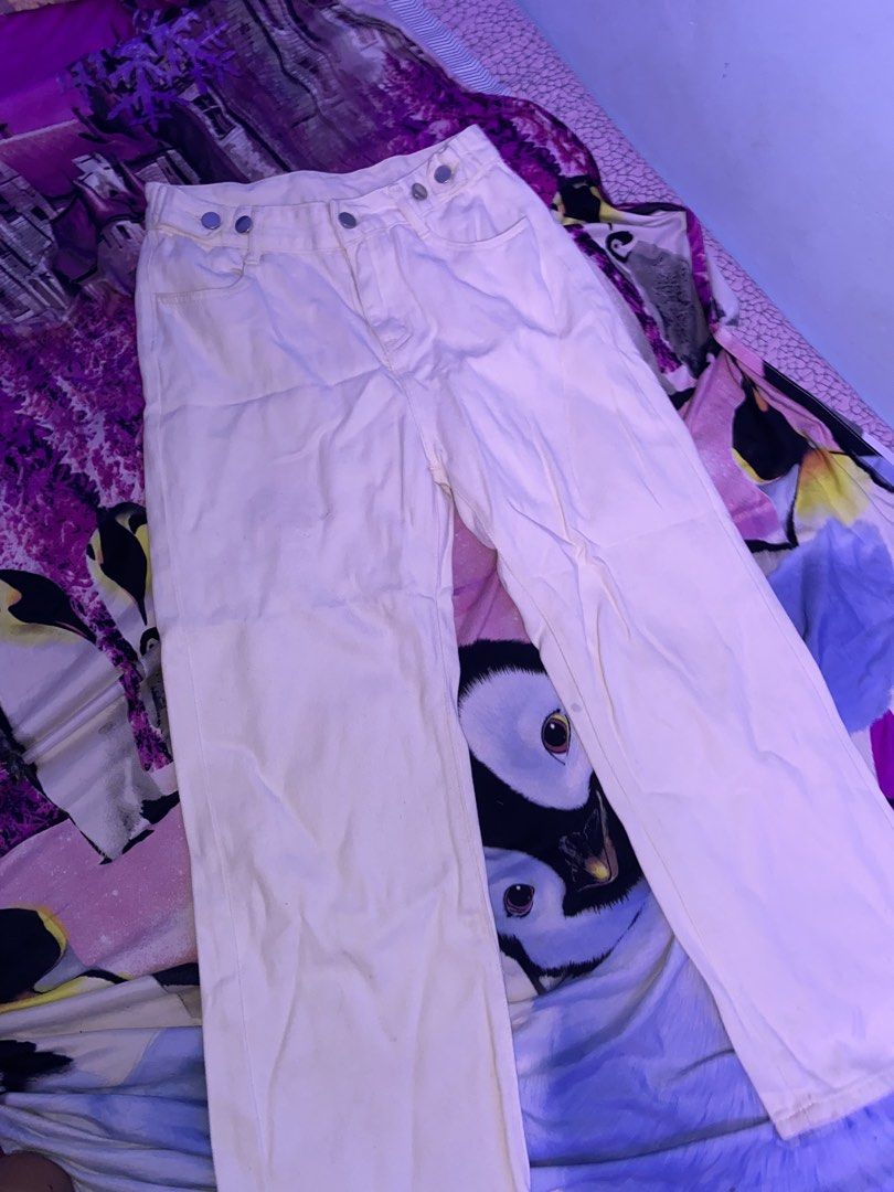 preloved bottoms (Category: Jeans) located in San Fernando. Submitted by miffyzxc18 (Listing ID 1467376892, Image 2). Description: READ BEFORE MESSAGING ☁️message only if sure buyer 📍Pampanga San Fernando Sindalan Calulut ✈️can be shipped thru j&t (buyer should shoulder the fee) , pick up, meet up 💌send the picture of selected item/ clothes ABOUT THE ITEM price : 50 - 200 pesos (depending on the usage and condition) buying bundles can have disc