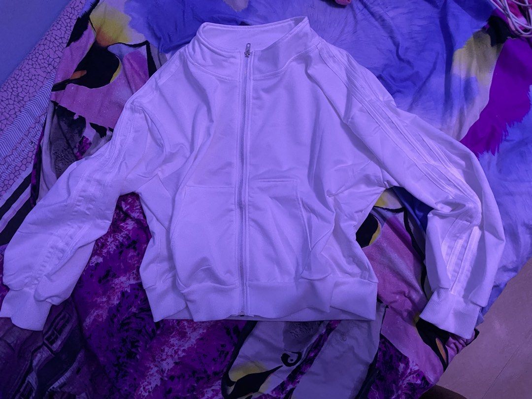 preloved tops (Category: Longsleeves) located in San Fernando. Submitted by miffyzxc18 (Listing ID 1467377268, Image 1). Description: READ BEFORE MESSAGING ☁️message only if sure buyer 📍Pampanga San Fernando Sindalan Calulut ✈️can be shipped thru j&t (buyer should shoulder the fee) , pick up, meet up 💌send the picture of selected item/ clothes ABOUT THE ITEM price : 50 - 200 pesos (depending on the usage and condition) buying bundles can have d