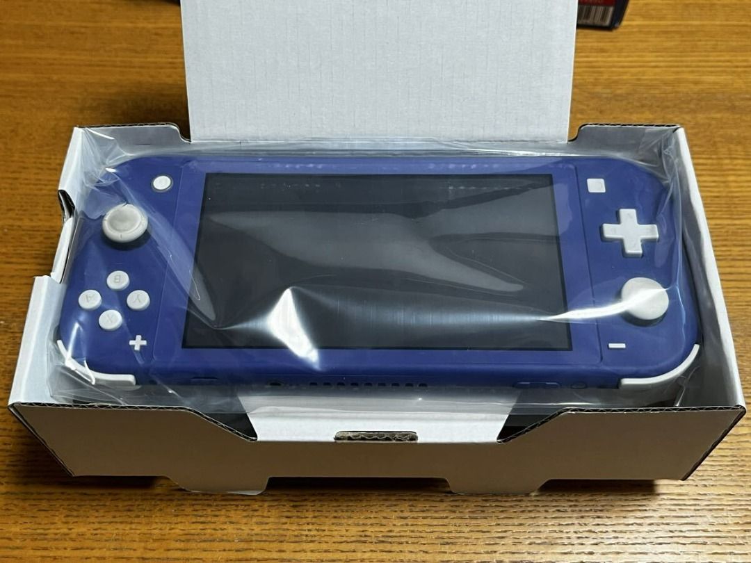 Pre-owned Nintendo Switch Lite (Blue) – Console with Box (Category: Nintendo) located in Caloocan City. Submitted by letao_shopping_ph (Listing ID 1467428175, Image 2). Description: Nintendo Switch Lite (Blue) Brand: Nintendo (Nintendo Switch) Release Date: May 21, 2021 Set Contents: Console only Package Type: Standard Edition Color: Blue Included Items ・Switch Lite Console (Blue) ・AC Adapter ・Box 🇯🇵 Interested in this item? Feel free to messag