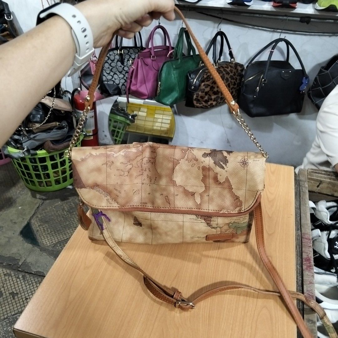 Prima Classie (Category: Shoulder Bags) located in El Salvador. Submitted by francheskaukayukay (Listing ID 1467446375, Image 2). Description: .