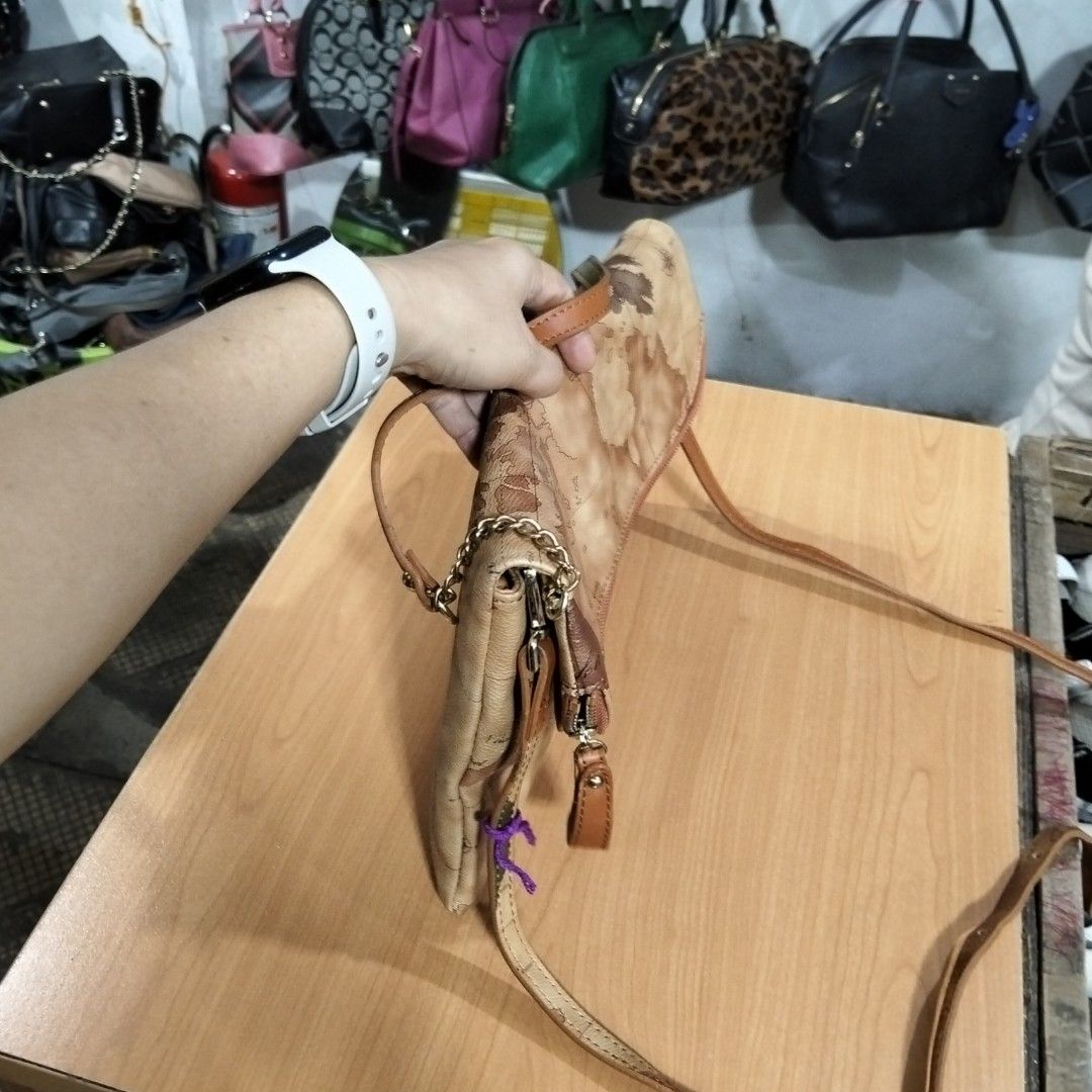Prima Classie (Category: Shoulder Bags) located in El Salvador. Submitted by francheskaukayukay (Listing ID 1467446375, Image 3). Description: .