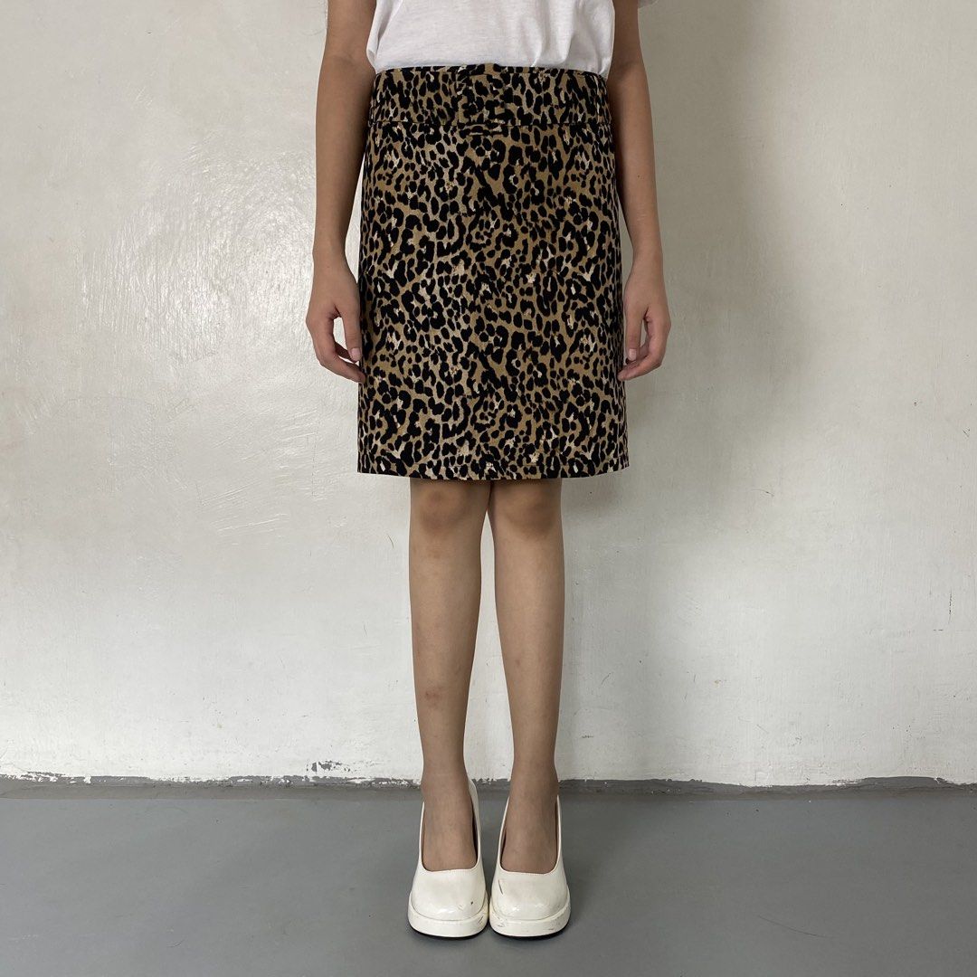 Primark 🌸 | Brown Leopard Mini Skirt (Category: Skirts) located in Bulacan. Submitted by orc.ph (Listing ID 1467441051, Image 2). Description: Primark 🌸 | Brown Leopard Mini Skirt Material Used: Cotton - Brown - Leopard Design - Mini Skirt - Belt Loop Attached - Zipper Closure - Y2K - Gyaru - Casual - Semi Formal - Not Garterized ‎-Size: L ‎-Waistline: 38" ‎-Length: 18" ‎-Model: ‘’5’0, Waistline 28- Small to Medium Frame ‎ ‎Pristined Condition.