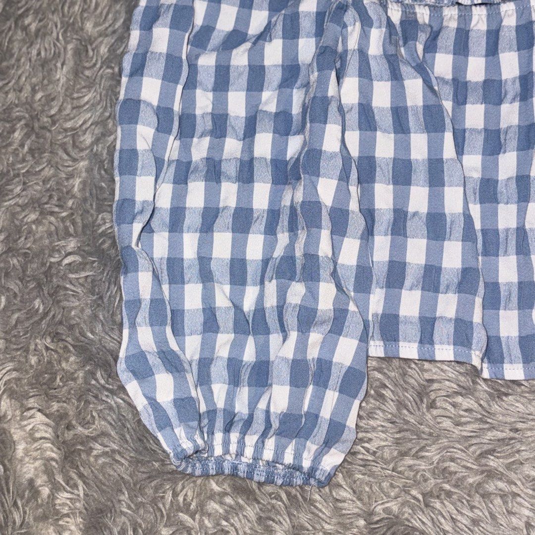 Puff sleeves (Category: Longsleeves) located in Mandaluyong City. Submitted by cinnamonstreet.ph (Listing ID 1467398165, Image 3). Description: Never been used Please check photos for reference Note: No when worn, too small for me Location: Mandaluyong MOP: Maya Delivery: Grab or Lalamove #Bershka #Zara #Mango #HM #Pullandbear.