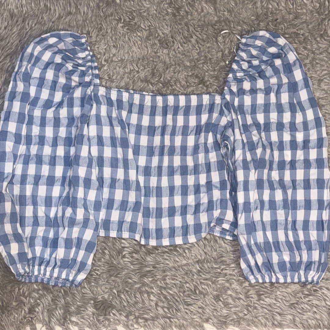 Puff sleeves (Category: Longsleeves) located in Mandaluyong City. Submitted by cinnamonstreet.ph (Listing ID 1467398165, Image 1). Description: Never been used Please check photos for reference Note: No when worn, too small for me Location: Mandaluyong MOP: Maya Delivery: Grab or Lalamove #Bershka #Zara #Mango #HM #Pullandbear.