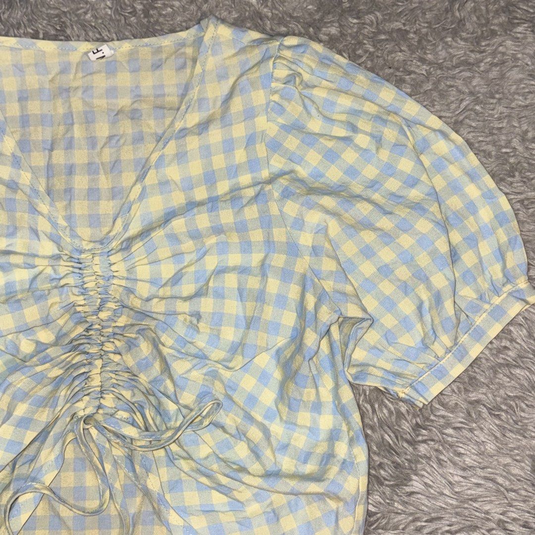Puff sleeves (Category: Blouses) located in Mandaluyong City. Submitted by cinnamonstreet.ph (Listing ID 1467402783, Image 2). Description: Please check photos for reference Note: No when worn, too small for me Location: Mandaluyong MOP: Maya Delivery: Grab or Lalamove #Bershka #Zara #Mango #HM #Pullandbear.