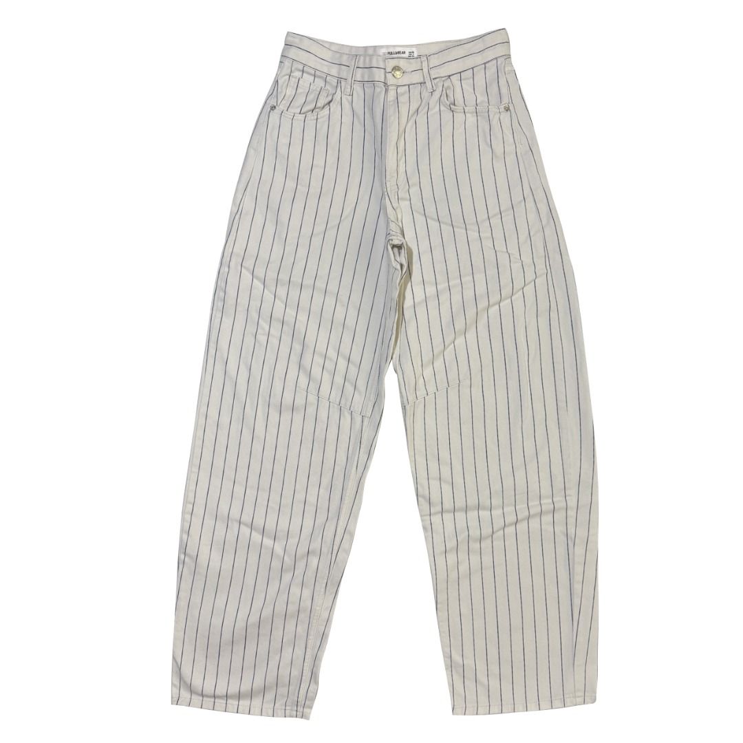 Pull & Bear Pinstripe Barrel Denim Jeans (Category: Jeans) located in Dasmarinas. Submitted by kiyanah (Listing ID 1467565554, Image 1). Description: - white barrel jeans with navy blue striped pattern - worn ONCE only - has fold marks from walking due to the length. Not sure how to get rid of them, BUT it’s still wearable (check 5th photo) RFS: not my style anymore; decluttering Measurement: Length - 42 inches Waist (circumference) - 30 inches.