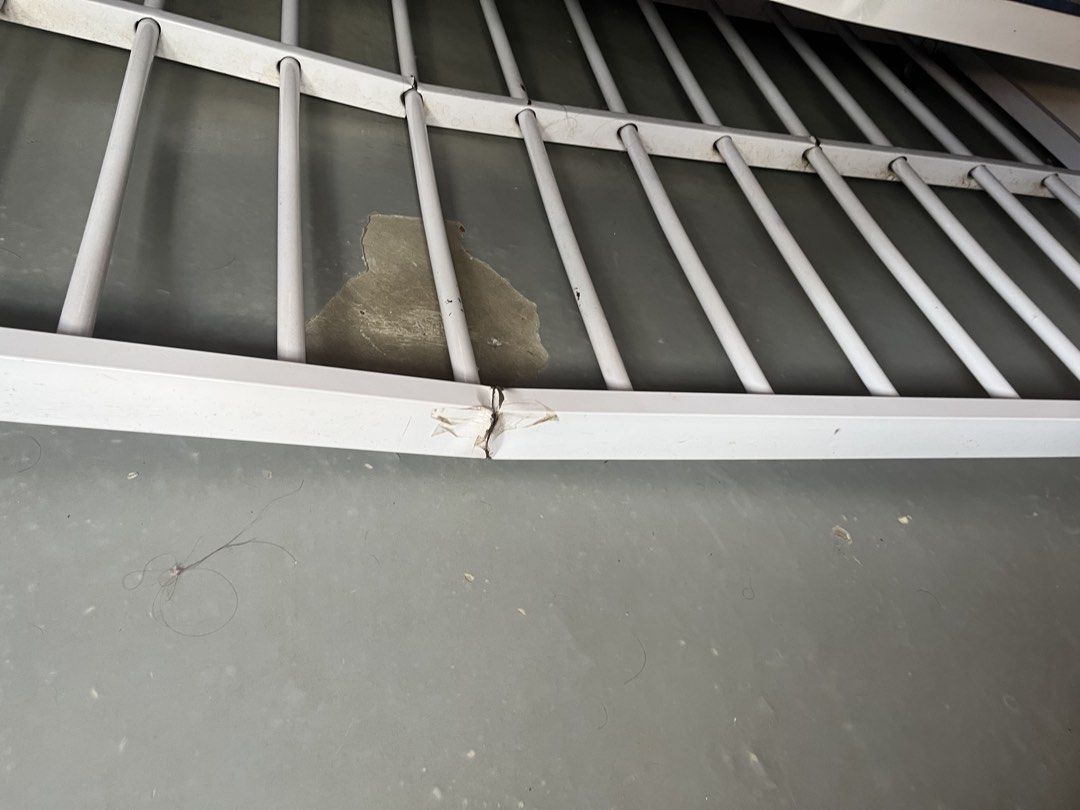 Pull out bed single frame (Category: Bed Frames & Mattresses) located in San Mateo. Submitted by kimmie36512 (Listing ID 1467401458, Image 3). Description: Bent po yung gitna but pwede ipawelding Works fine yung bent part lang talaga ang issue Pick up only or deliver via lalamove .