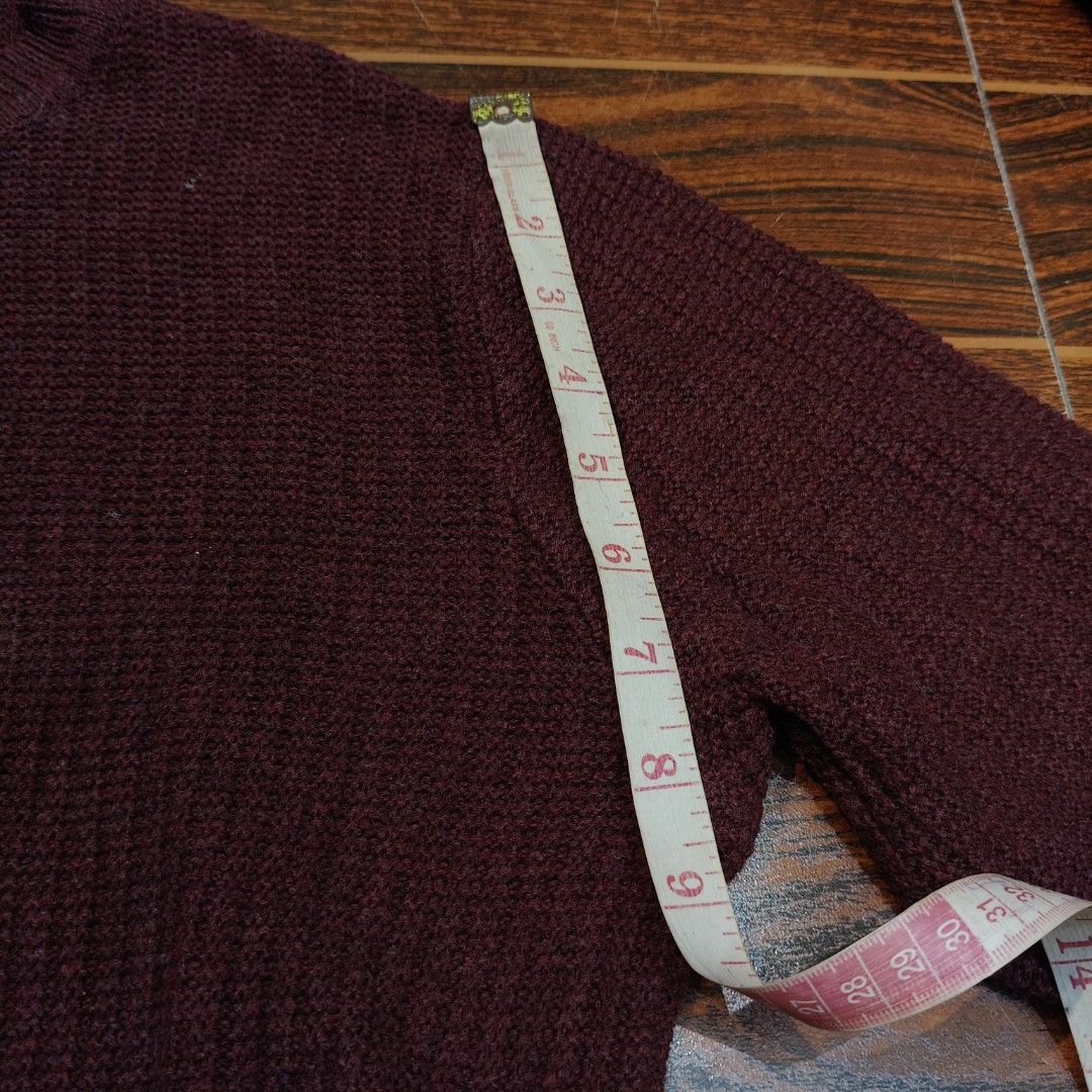 Pull&Bear Maroon Knit Sweater Freesize Likenew (Category: Coats, Jackets and Outerwear) located in Bulacan. Submitted by alyssarys (Listing ID 1467502432, Image 3). Description: personal used •authentic from Eur No issues Pull&Bear maroon knit sweater, size M 38. Crew neck style with long sleeves, made in Cambodia. Laid flat measurements: length 26 inches, width 17 inches, armhole 8 inches. Non-stretch fabric, premium imported material. No issues