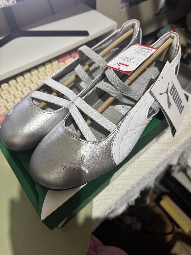 AUTHENTIC PUMA SPEEDCAT BALLET Silver and White 24mm (Category: Sneakers) located in Marikina City. Submitted by eulamontt (Listing ID 1467452252, Image 3). Description: Can send closer look photos if you want to verify authenticity. Cheaper since this is preordered from Korea. I bought an extra so this has never been used nor even tried on. Bought for ₱3.2k (SRP ₱5.2k) but selling it below SRP since nakatambak lang sa room.