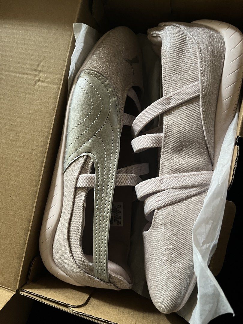 Puma Speedcat Let it Shine (Category: Sneakers) located in Malabon City. Submitted by declutterwj9 (Listing ID 1467421165, Image 3). Description: - Inclusions: Comes with original shoe box -Bought yesterday -Only worn once -size: UK 5.5.