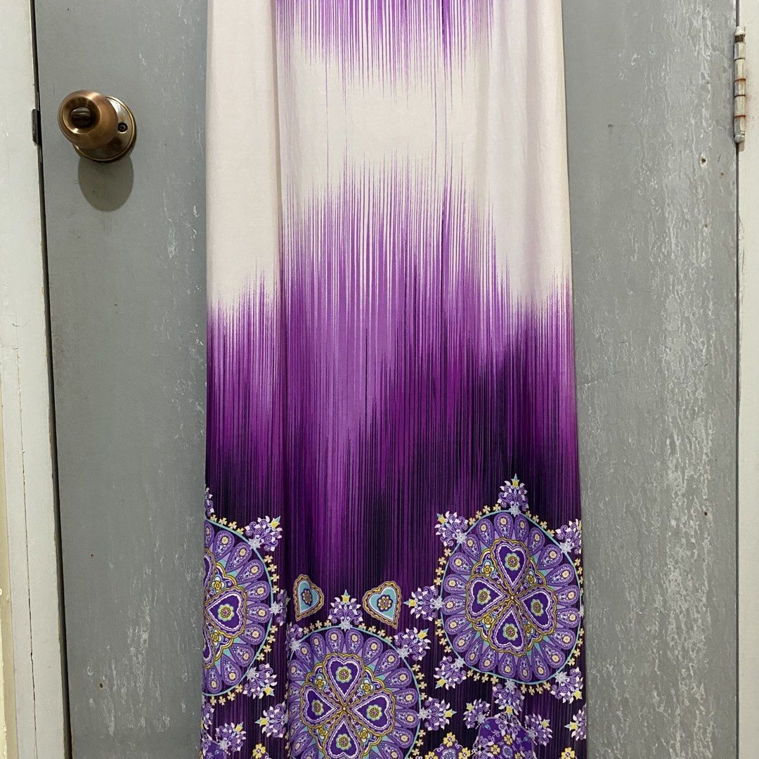 Purple Long Dress (Category: Dresses) located in Quezon City. Submitted by lovelylittlepreloves (Listing ID 1467395660, Image 3). Description: .