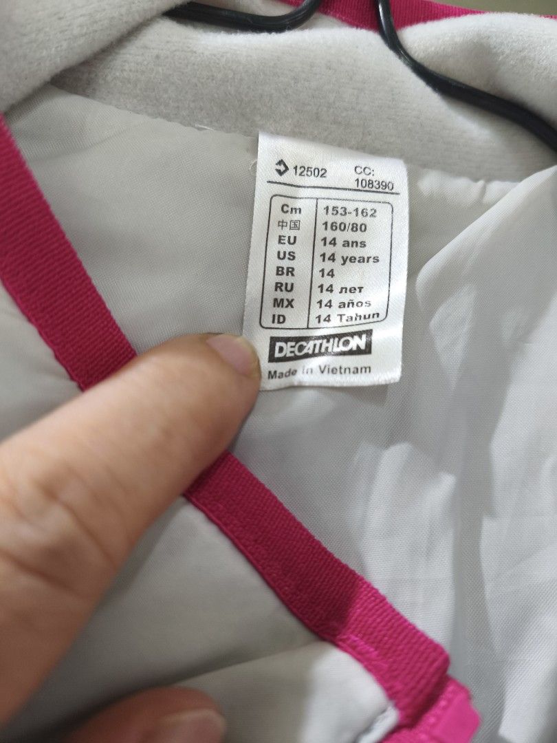 Quechua Decathlon Puffer Jacket Size 14 Years (Category: Coats, Jackets and Outerwear) located in San Juan City. Submitted by vingabby (Listing ID 1467404297, Image 2). Description: - pre love and pre owned - Brand: Quechua by Decathlon - Color: White quilted design with vibrant pink zipper and trim - Size: 14 years (fits height 153-162 cm) - Features: Stand-up collar, full front zip closure - Condition: Clean, vibrant, and ready to wear - Perfec
