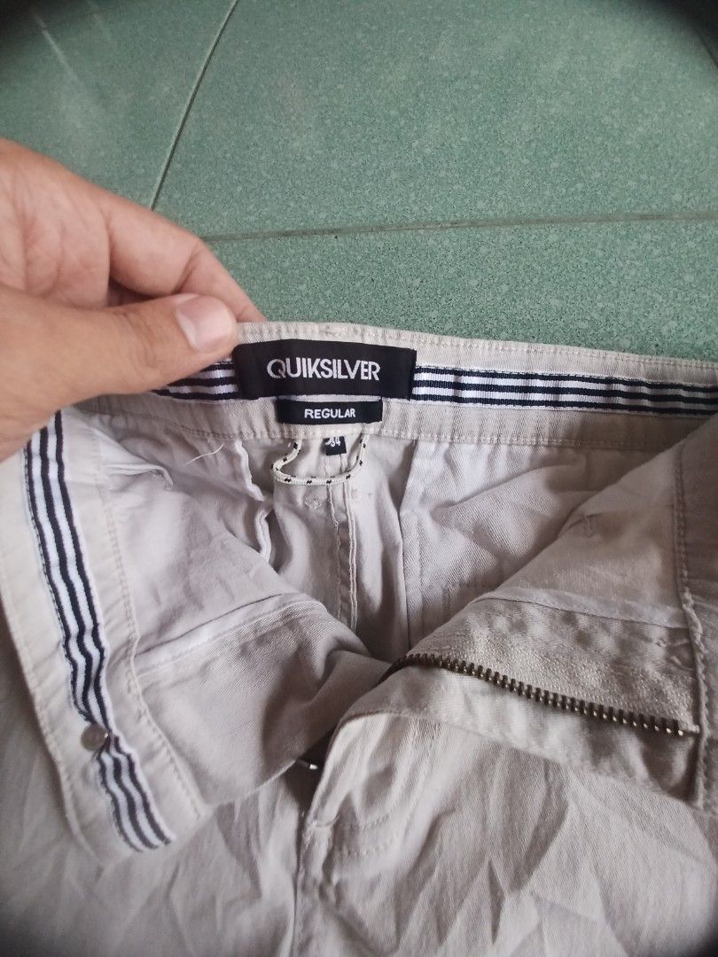Quiksilver (Category: Shorts) located in Cauayan City . Submitted by cuzthriftshop (Listing ID 1467483930, Image 3). Description: size 34 on tag minimal yellow stain , washable.