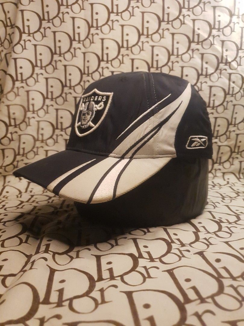 Raider fitted close cap (Category: Caps & Hats) located in San Fernando. Submitted by retro.district. (Listing ID 1467445727, Image 2). Description: - Raiders fitted close cap - Size: 7/14 already change the garter - Condition: Excellent - No issue.