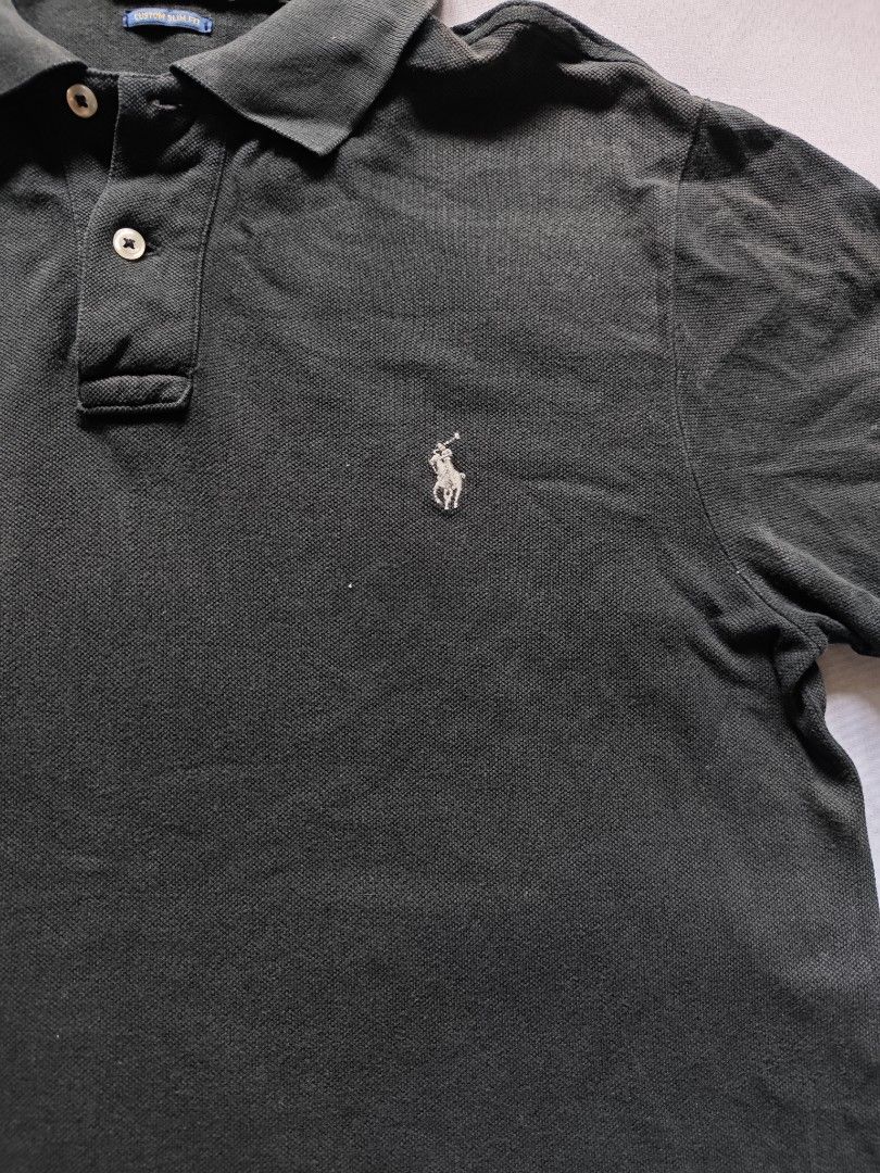 Ralph Lauren polo (Category: Tshirts & Polo Shirts ) located in Cabuyao City. Submitted by grand_vault (Listing ID 1467419036, Image 3). Description: Size: M Width: 20 Length: 26.5 Condition: 8/10 Color rate: 8/10 Issue: Discoloration, Pinhole.