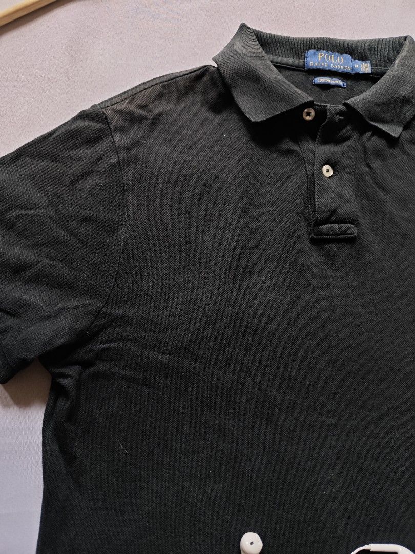Ralph Lauren polo (Category: Tshirts & Polo Shirts ) located in Cabuyao City. Submitted by grand_vault (Listing ID 1467419036, Image 2). Description: Size: M Width: 20 Length: 26.5 Condition: 8/10 Color rate: 8/10 Issue: Discoloration, Pinhole.
