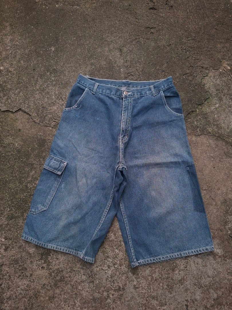 RANDOM CARGO CARPENTER JORTS - Size: 30 (Category: Shorts) located in Manila. Submitted by bonaobrag55538 (Listing ID 1467389029, Image 2). Description: DIMES: 30*26*12 EXCELLENT C9NDITION ISSUE: LAST PIC.