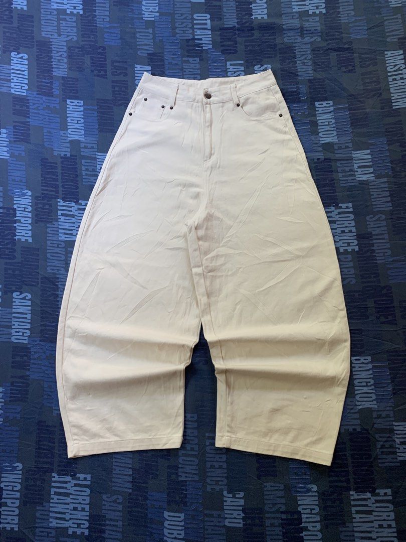 RANDOM CREAM BARREL PANTS (Category: Jeans) located in Sapian. Submitted by luxethrift_ (Listing ID 1467451046, Image 1). Description: DIMES📐 WAIST:28-29 LENGTH:39 THIGH:14 HEM:10 -EXELLENT CONDITION -SOLID FITTINGS -10/10 COLOR RATE -GOOD FOR PSG .