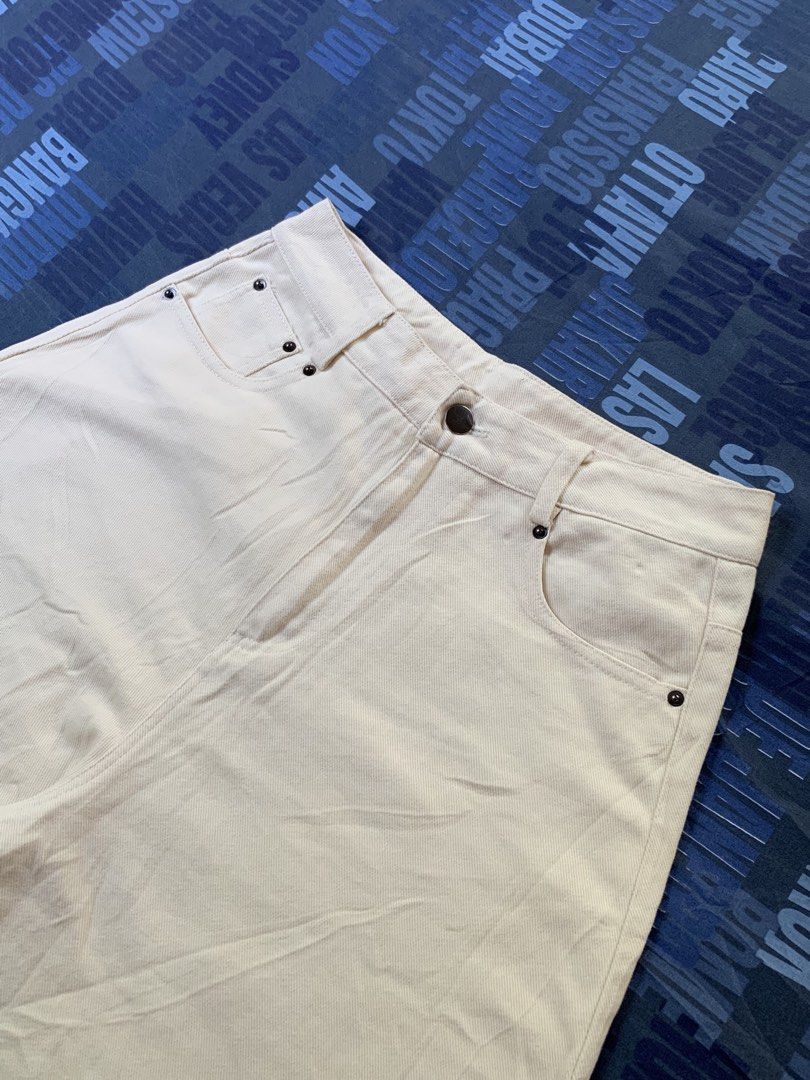RANDOM CREAM BARREL PANTS (Category: Jeans) located in Sapian. Submitted by luxethrift_ (Listing ID 1467451046, Image 3). Description: DIMES📐 WAIST:28-29 LENGTH:39 THIGH:14 HEM:10 -EXELLENT CONDITION -SOLID FITTINGS -10/10 COLOR RATE -GOOD FOR PSG .