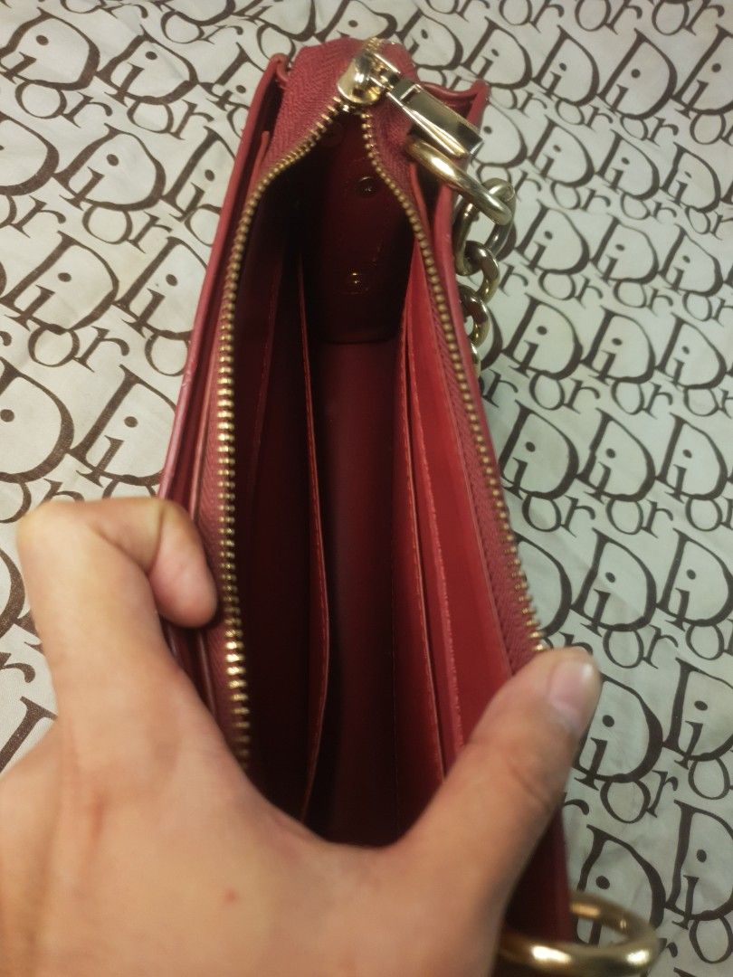 Random Red Clutch bag (Category: Clutches) located in San Fernando. Submitted by retro.district. (Listing ID 1467524645, Image 3). Description: Decluttering bags RFS: MOM NEEDS TO FREE UP SOME SPACE IN HER CLOSET - Random red clutch bag - Condition: Excellent (Rank A) - No issue - Color Rate: 9.5/10.