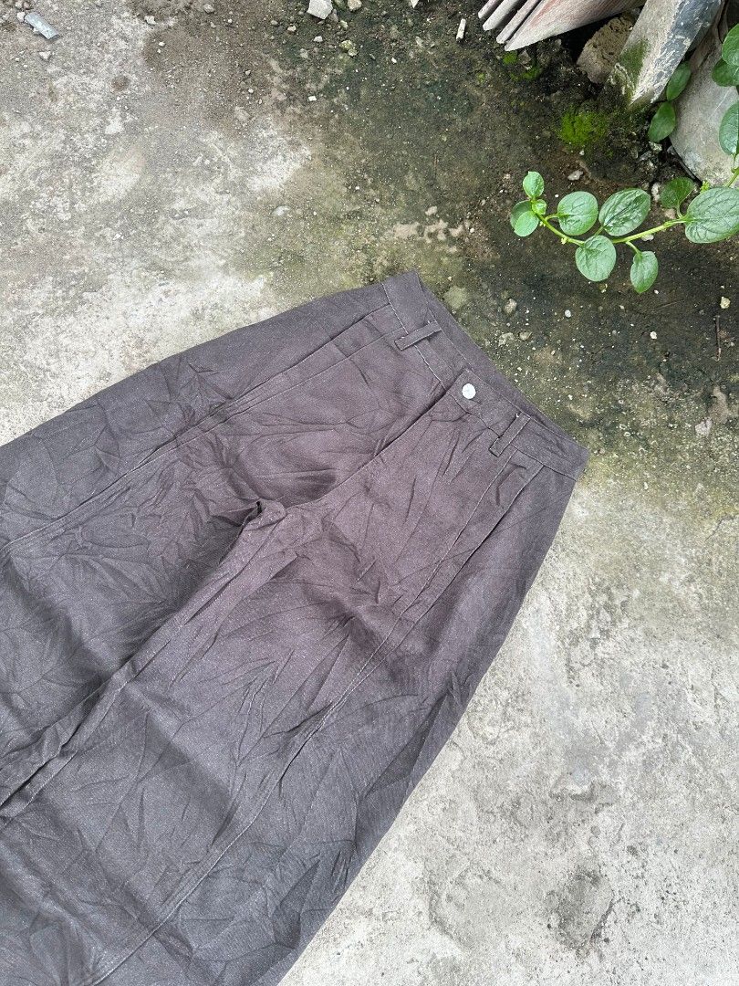Raw denim baggy pants (Category: Jeans) located in Davao. Submitted by boss_kel (Listing ID 1467525415, Image 3). Description: Waist: 25-26 Lenght: 40 Thigh: 13 LO: 11 No issue.