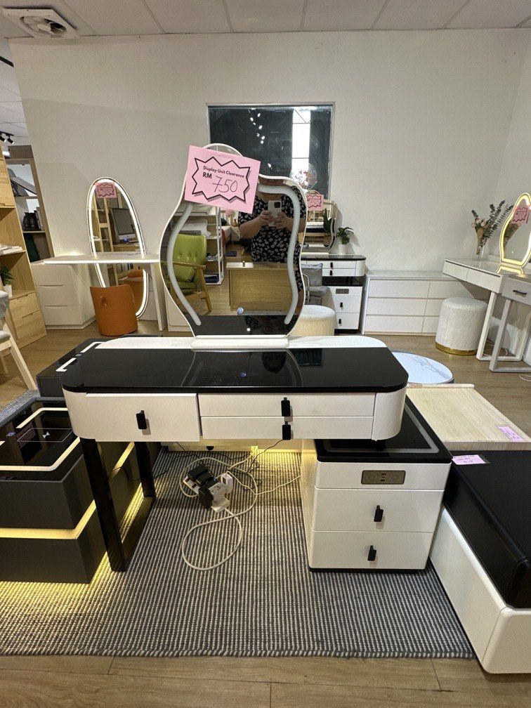 RAY Dressing Table (Category: Tables & Sets) located in Sungai Buloh. Submitted by furnituredirect.com.my (Listing ID 1467378996, Image 1). Description: Clearance Dressing Table LED Mirror With Bluetooth wireless Charging .