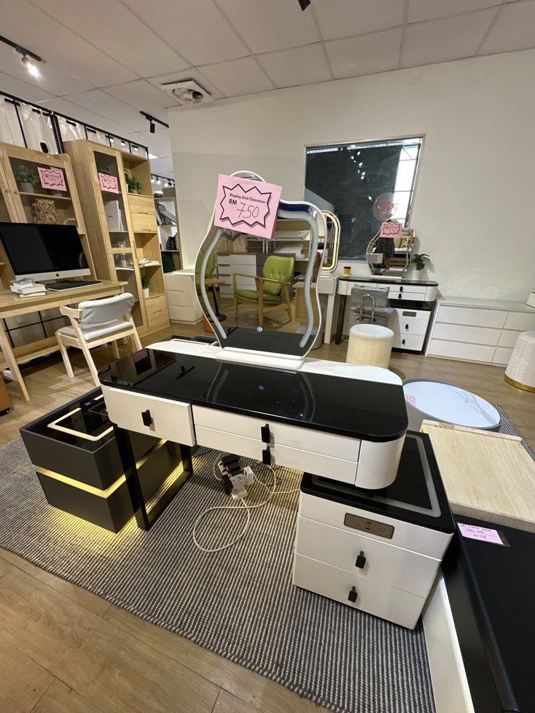 RAY Dressing Table (Category: Tables & Sets) located in Sungai Buloh. Submitted by furnituredirect.com.my (Listing ID 1467378996, Image 2). Description: Clearance Dressing Table LED Mirror With Bluetooth wireless Charging .