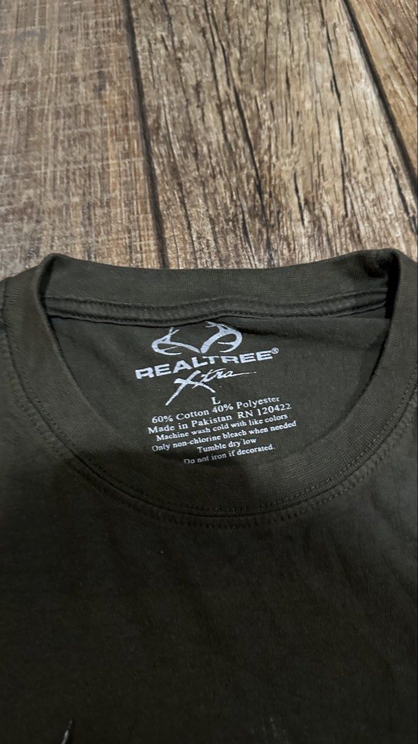 REALTREE T SHIRT (Category: Tshirts & Polo Shirts ) located in Manila. Submitted by urban.vintage (Listing ID 1467562749, Image 2). Description: ISSUE: NONE (NEED WASH) MOP :GCASH (NO COD) SHIP VIA: LALAMOVE & J&T LOCATION: PASIG CITY LENGTH: 28 WIDTH : 22.