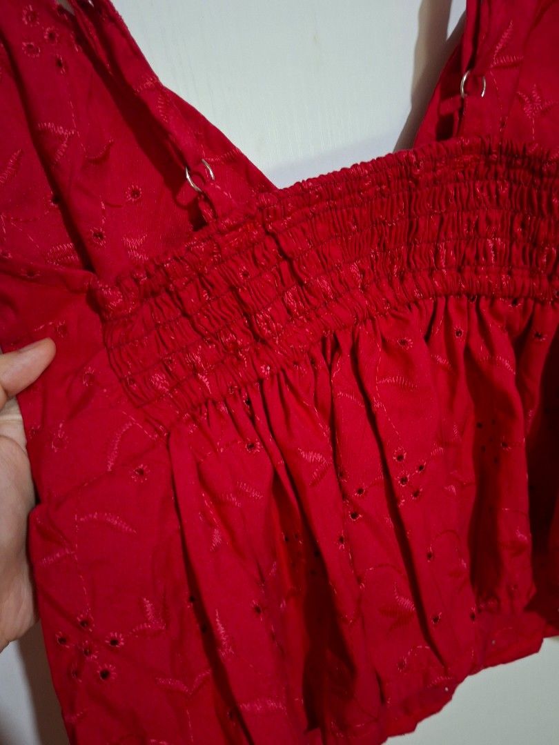 RED LACE LINEN BLOUSE XS - MEDIUM (Category: Sleeveless) located in Paranaque City. Submitted by iloveem (Listing ID 1467570030, Image 2). Description: .