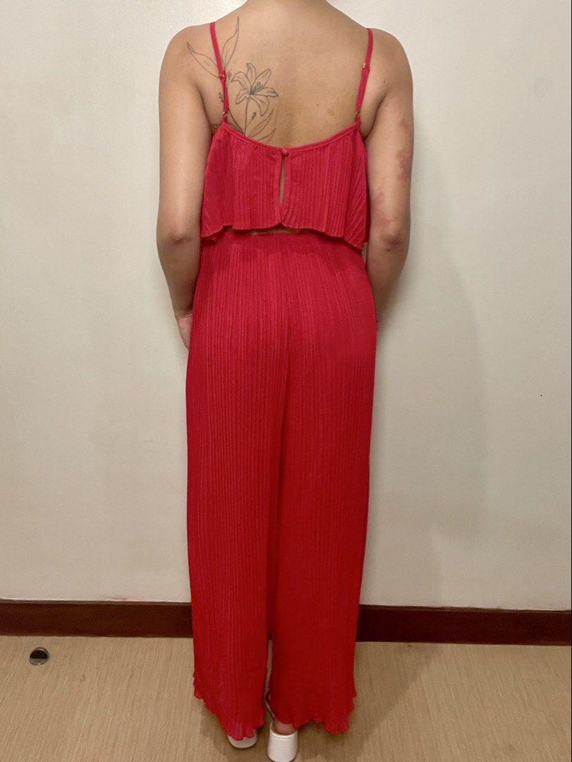 Red Pleated Backless Jumpsuit (Category: Jumpsuits) located in Pasig City. Submitted by againdarling (Listing ID 1467472200, Image 3). Description: HQ jumpsuit!! Fits M-L Bust 34-38 Waist 26-34 (garter) Model: 5’5.