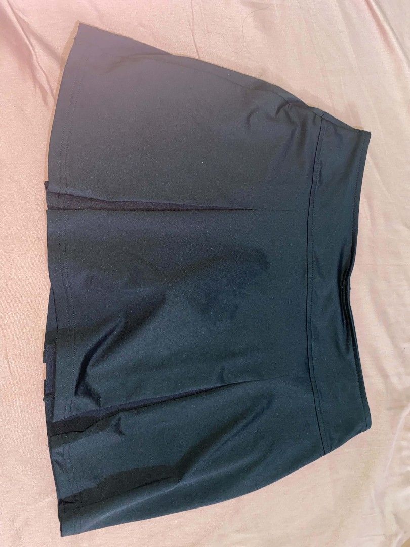 Reebok Black Active Skort Size L (Category: Activewear) located in Koronadal. Submitted by zxckeeeny_ (Listing ID 1467391071, Image 2). Description: Reebook W -30 stretchable to 32 L - 13 inch loose garter good for pickleball and tennis.