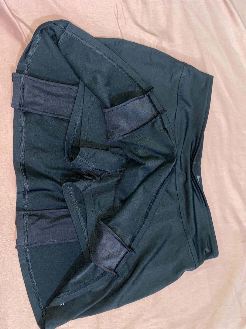 Reebok Black Active Skort Size L (Category: Activewear) located in Koronadal. Submitted by zxckeeeny_ (Listing ID 1467391071, Image 3). Description: Reebook W -30 stretchable to 32 L - 13 inch loose garter good for pickleball and tennis.