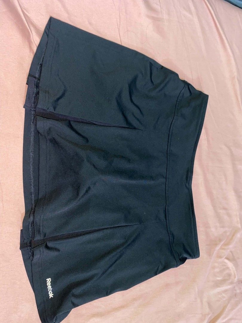 Reebok Black Active Skort Size L (Category: Activewear) located in Koronadal. Submitted by zxckeeeny_ (Listing ID 1467391071, Image 1). Description: Reebook W -30 stretchable to 32 L - 13 inch loose garter good for pickleball and tennis.