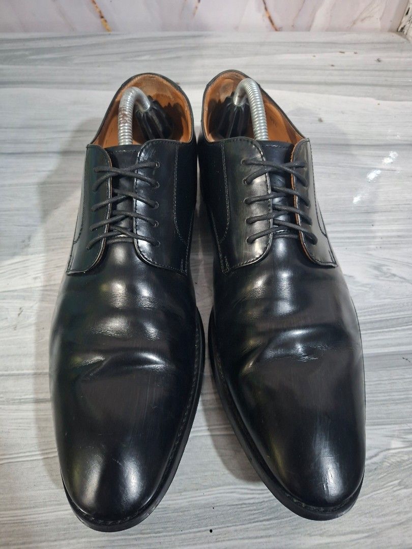 REGAL LEATHER SHOES SIZE 9 MEN (Category: Dress Shoes) located in General Mariano Alvarez. Submitted by adonid (Listing ID 1467439235, Image 3). Description: GOOD CONDITION ORIGINAL REGAL LEATHER SHOES NORMAL SIGN OF USAGE MINIMAL HEELDRAG ONLY.