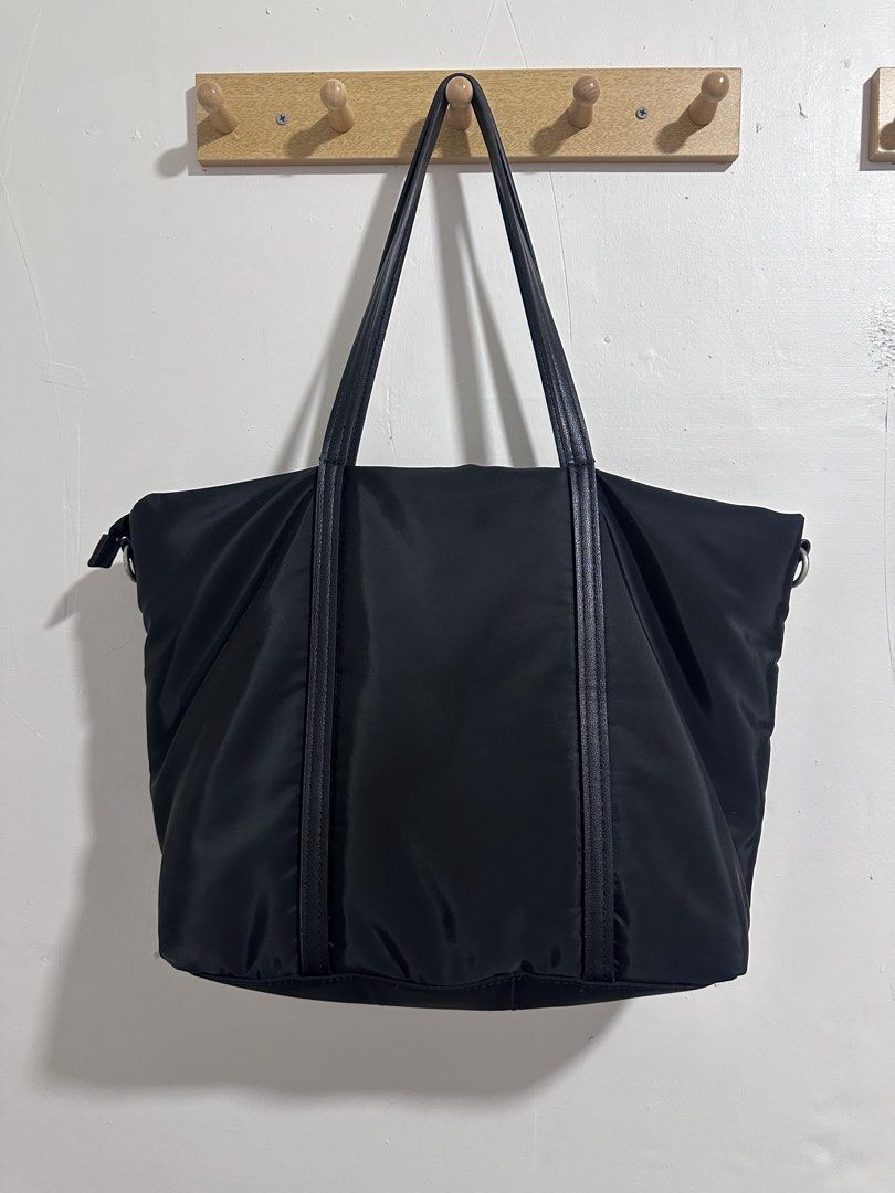 RELISTING! BLACK STRADIVARIUS NYLON TOTEBAG (Category: Tote Bags) located in Iloilo. Submitted by shopwithshayne (Listing ID 1467366521, Image 2). Description: Relisting this item. Nangghost si bidder after reserving this for more than 2 weeks 🫠 Bought this in Stradivarius, Greece store. Sturdy, high quality large nylon water resistant puffer tote like with long leather straps. Lightweight and very spacious but minimalist chic design perfect for