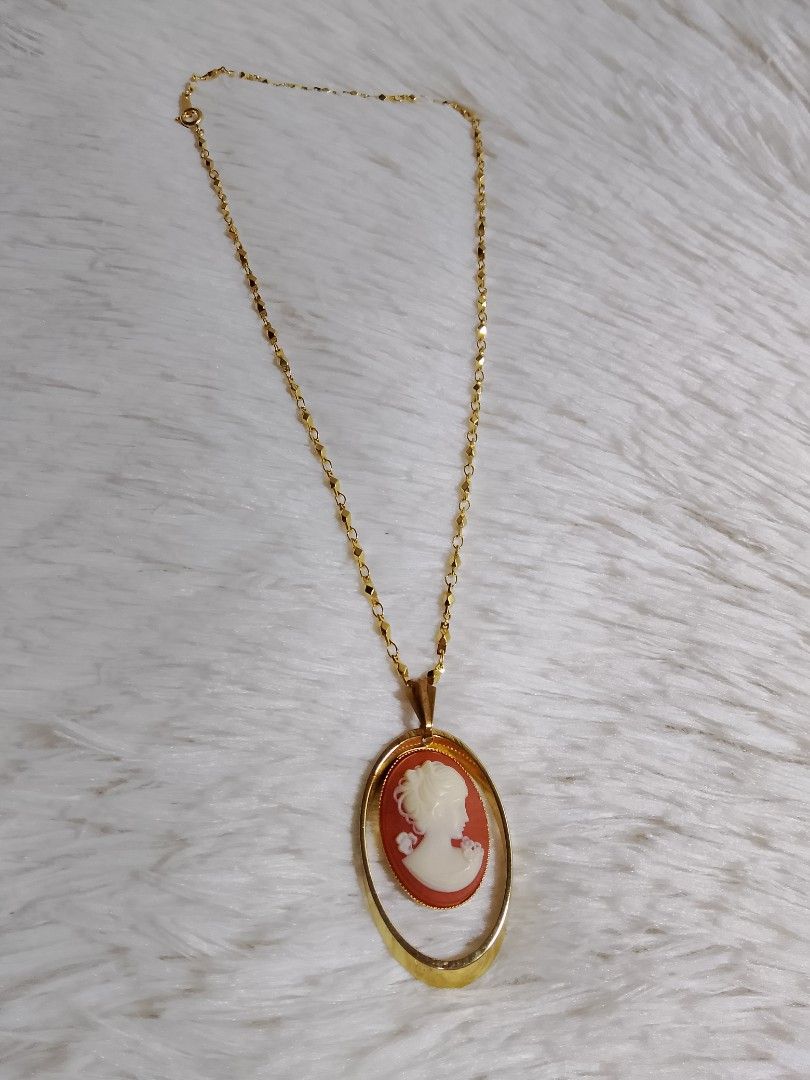 Resin Vintage Cameo (Category: Necklaces) located in Manila. Submitted by jym008 (Listing ID 1467545783, Image 1). Description: Resin vintage cameo pero mukhang shell 625+ shipping fee no COD no reservations payment first. location manila..