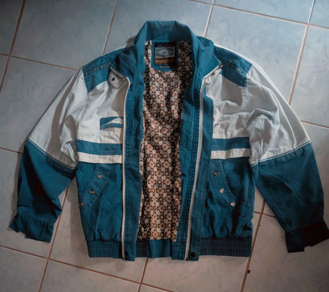 Retro Jin Li Pai Teal & White Geometric Patterned Zip-Up Bomber Jacket (Category: Coats, Jackets and Outerwear) located in Santo Domingo. Submitted by uuaauuaa (Listing ID 1467445543, Image 3). Description: gcash payment j&t express delivery dm for moreee.