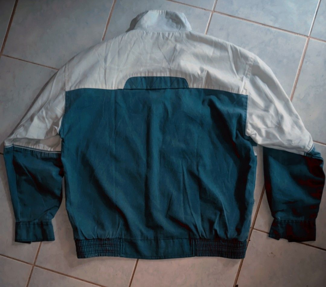 Retro Jin Li Pai Teal & White Geometric Patterned Zip-Up Bomber Jacket (Category: Coats, Jackets and Outerwear) located in Santo Domingo. Submitted by uuaauuaa (Listing ID 1467445543, Image 2). Description: gcash payment j&t express delivery dm for moreee.
