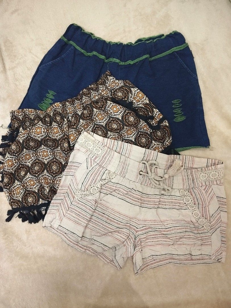 Rewind Patterned Shorts Bundle Size 3/26W (Category: Shorts) located in Dagupan City. Submitted by nartleb_naan (Listing ID 1467563884, Image 1). Description: Preloved # 18 bundle of 3 size all 3o.