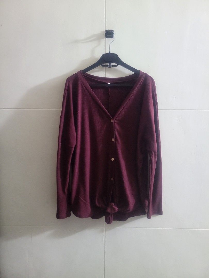 Ribbed Maroon Top (Category: Blouses) located in Los Banos. Submitted by lopecruz (Listing ID 1467465933, Image 1). Description: armpit : " length : " like new, no flaws L -XL.