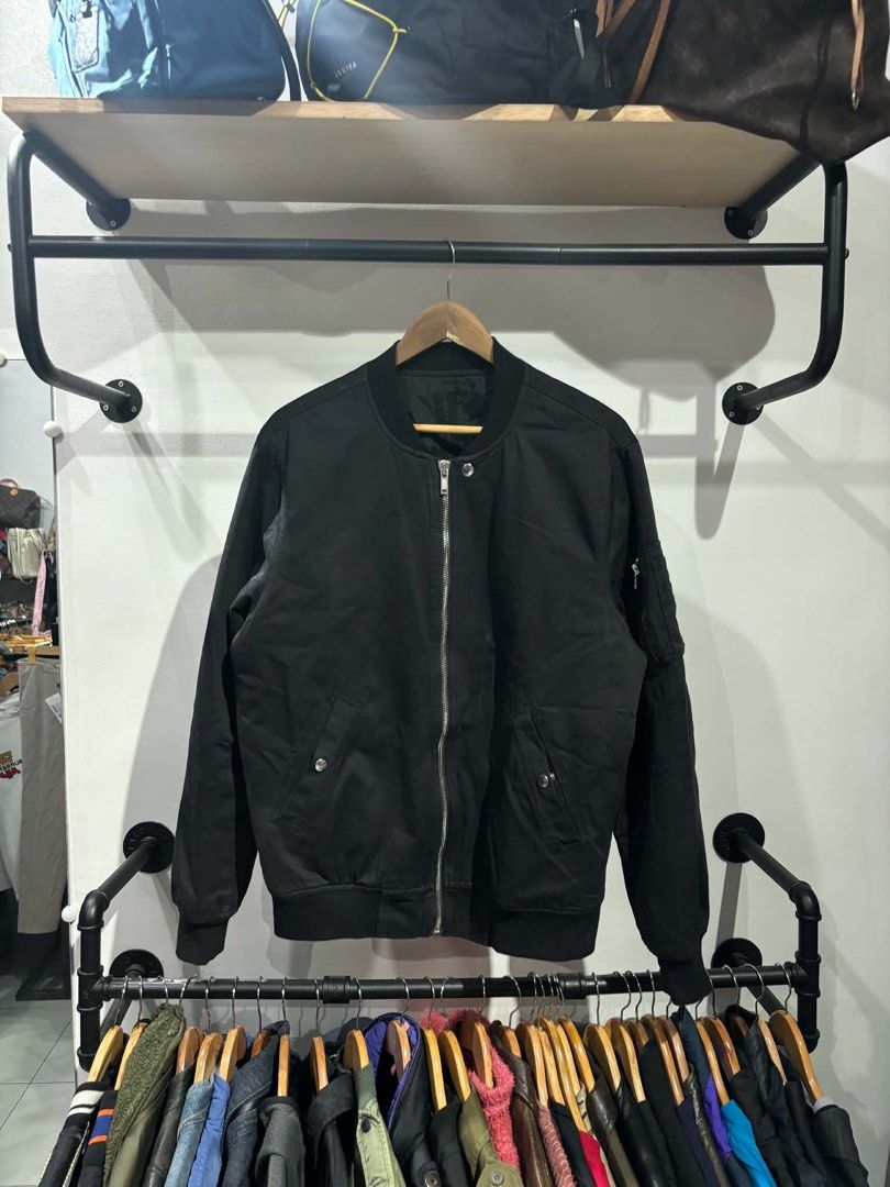Rick Owens DRKSHDW Black Bomber Jacket (Category: Coats, Jackets and Outerwear) located in Bambang. Submitted by heats777 (Listing ID 1467502352, Image 1). Description: .